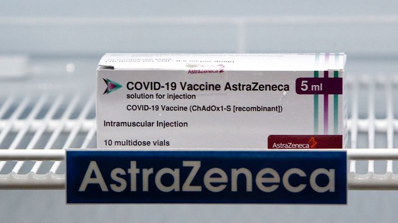 S'amplia la franja d'edat per a vacunar amb AstraZeneca fins als 65 anys