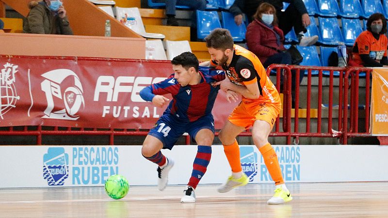 El Levante rompe su racha, pero sigue líder de la Primera de Futsal