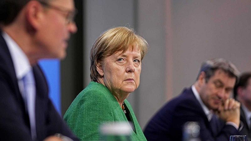 Merkel da marcha atrás en la desescalada y desaconseja a sus ciudadanos viajar fuera del país pero no lo prohíbe
