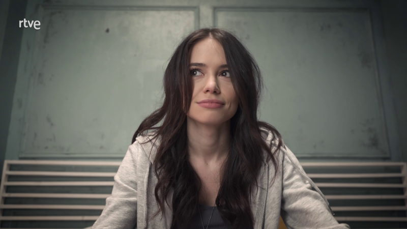 Mikel se cuela en el videoblog de Adriana