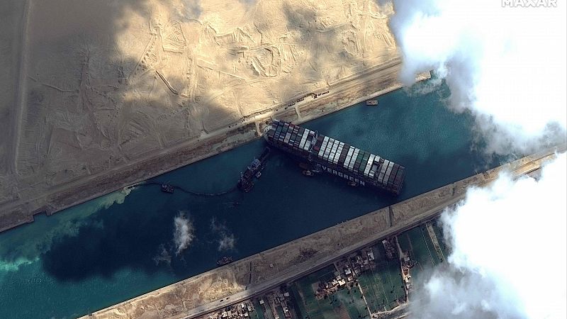 Canal de Suez: qué supone el bloqueo de uno de los principales ejes del tráfico marítimo en el precio del petróleo
