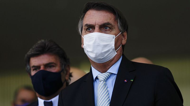 Bolsonaro cede a las presiones y rebaja el tono al superar Brasil los 300.000 muertos por coronavirus