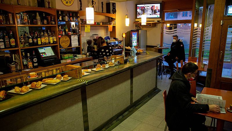 Sanidad recomienda cerrar el interior de bares y restaurantes a partir de una incidencia de 150 casos