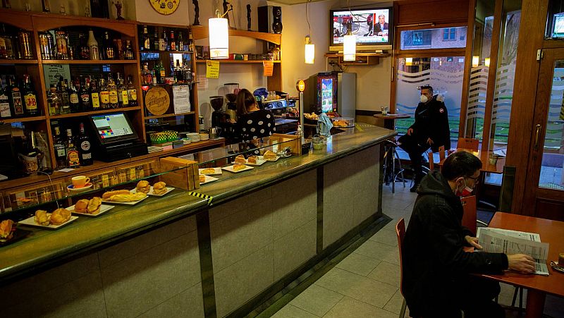 Sanidad recomienda cerrar el interior de bares y restaurantes a partir de una incidencia de 150 casos