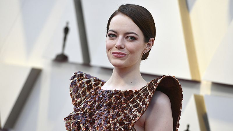 Emma Stone da a luz en secreto a su primer hijo (meses después de casarse, también, en secreto)