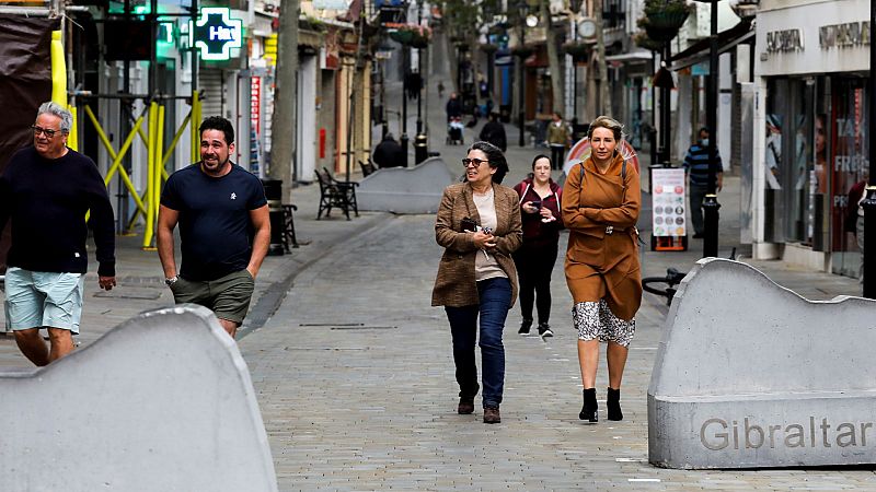 Sin mascarilla ni toque de queda: Gibraltar ensaya la vuelta a la normalidad con casi un 80% de vacunados