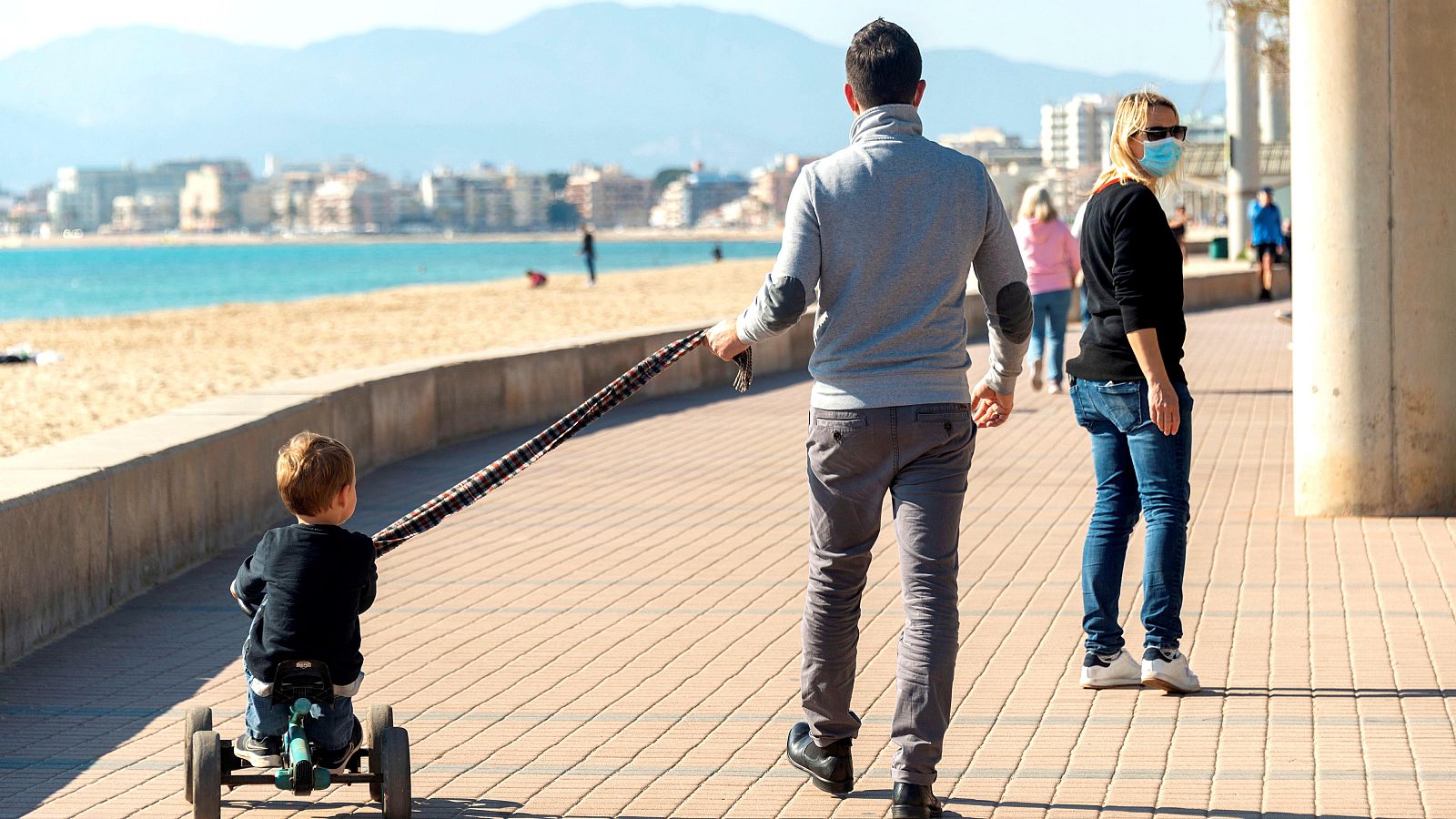 El Gobierno endurece la obligatoriedad de las mascarillas al aire libre | Ver