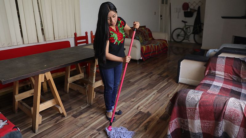 Una de cada tres trabajadoras del hogar en España es pobre: "No somos esclavas, somos empleadas y pedimos derechos"
