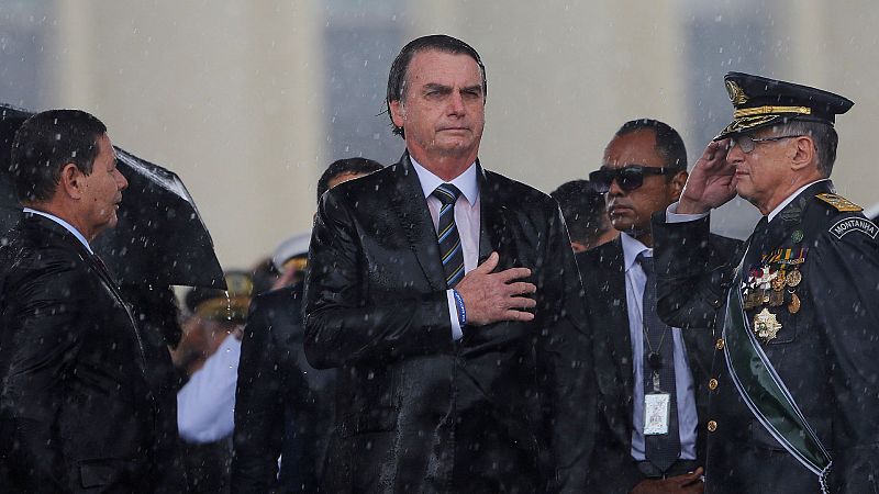 El aumento de casos de COVID-19 y la crisis política ponen a Bolsonaro en el punto de mira