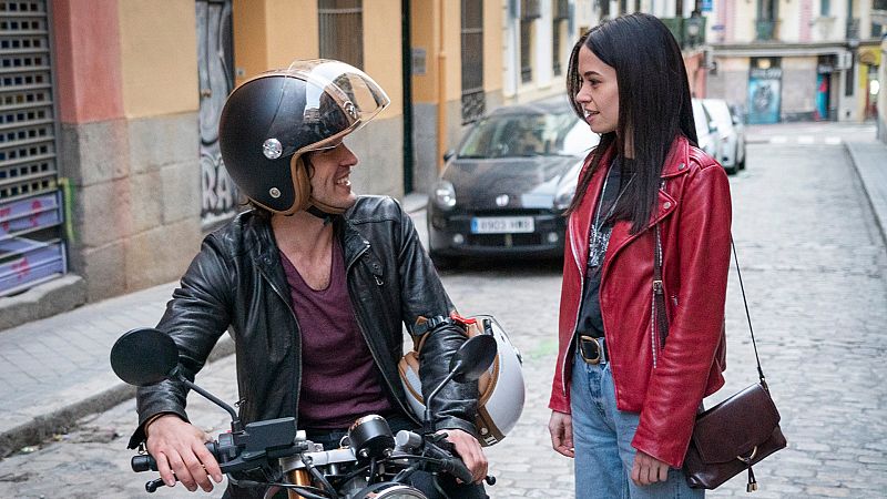 ¿Debería Adriana olvidar su relación con Mikel?