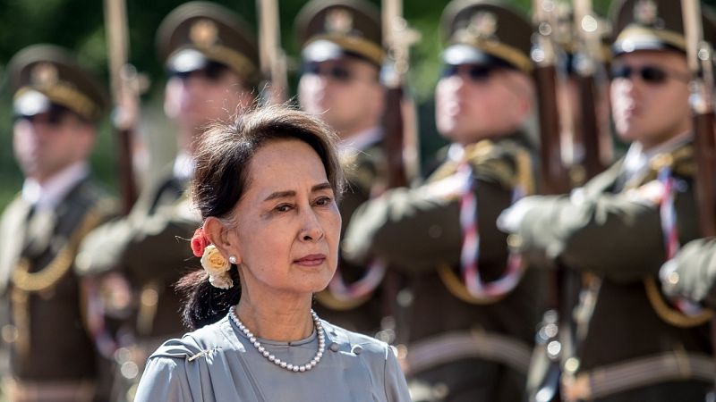 Suu Kyi, acusada de violar la ley de secretos oficiales dos meses después del golpe de Estado en Birmania