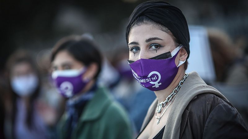 Turquía registra 28 feminicidios en marzo, el mes en el que salió de la Convención de Estambul