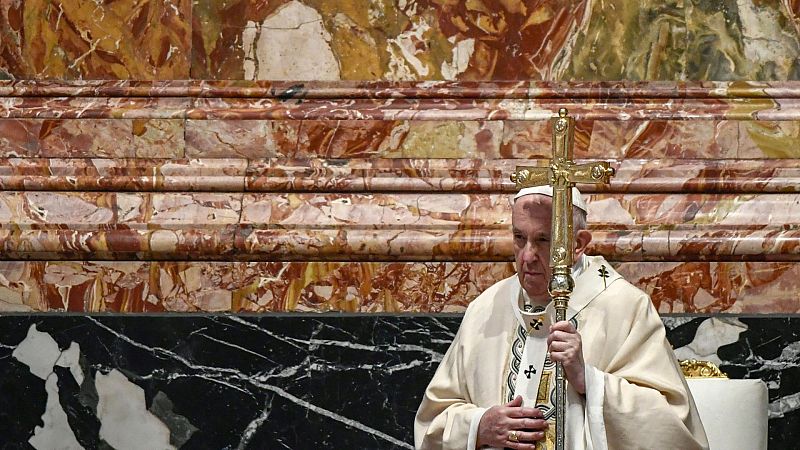 El papa llama a compartir las vacunas entre los países más pobres y urge a acelerar su distribución