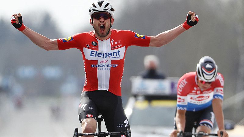 Kasper Asgreen se impone al sprint a Van der Poel y se lleva el Tour de Flandes