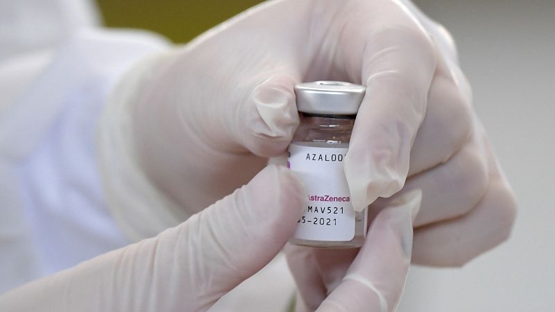 Un responsable de la EMA confirma el "vínculo" entre la vacuna AstraZeneca y los casos raros de trombosis