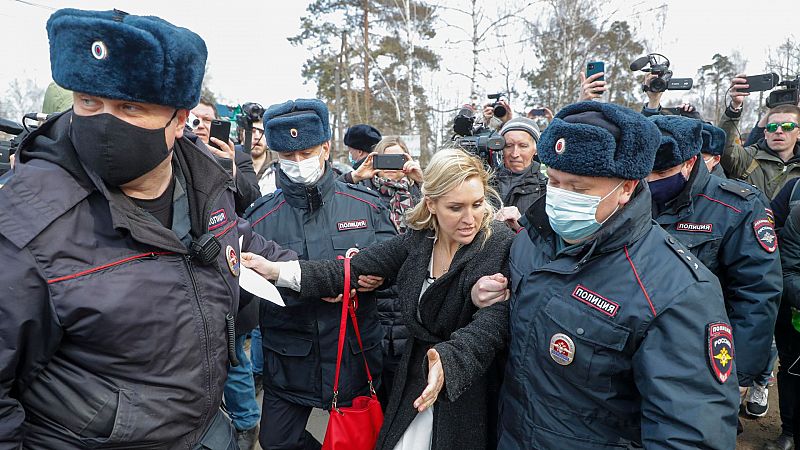 Navalny ingresa en la enfermería de su prisión y varios sanitarios son detenidos por intentar acceder al centro