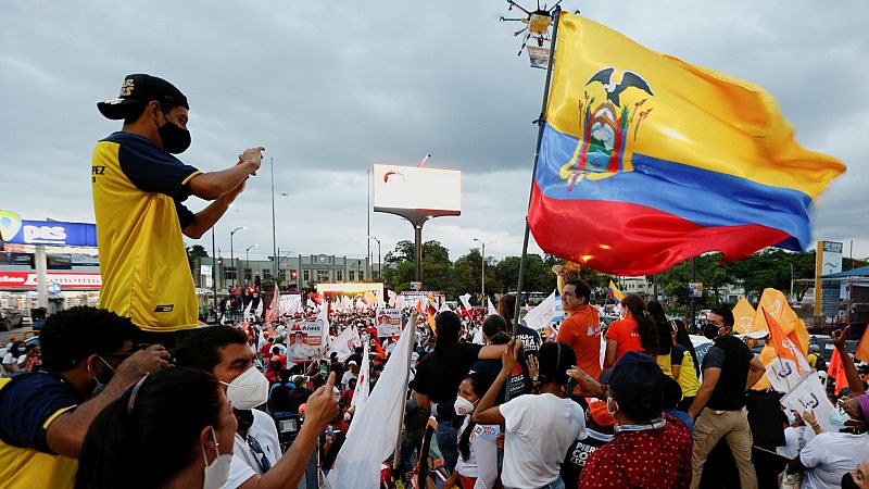 Los ecuatorianos acuden a las urnas a elegir presidente del país en plena ola de coronavirus
