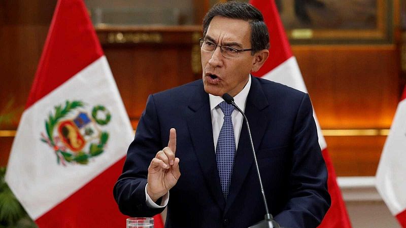 El congreso de Perú aprueba una petición de inhabilitación al expresidente Martín Vizcarra por el 'Vacunagate'