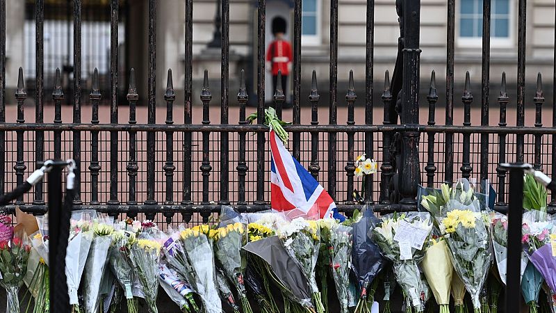 El Reino Unido rinde tributo al duque de Edimburgo con salvas de cañón