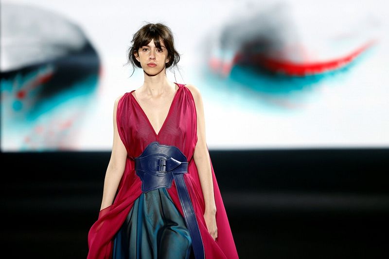 Ulises Mérida convierte en moda solidaria los tejidos donados por Tamara Falcó y Mirto