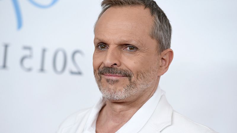 Miguel Bosé publica esta inesperada foto con sus cuatro hijos: "Con mis cuatro amores"