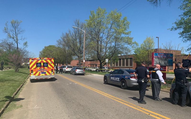 Un estudiante muerto y un agente herido en un tiroteo en un instituto de Tennessee en Estados Unidos