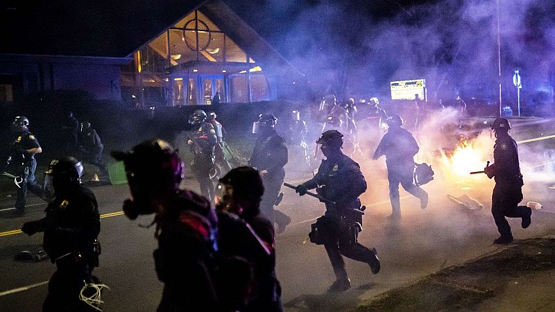 Segunda noche de disturbios en Minesota tras la muerte de un joven negro a manos de la policía