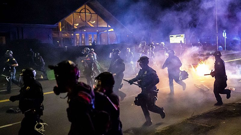 Segunda noche de disturbios en Minesota tras la muerte de un joven negro a manos de la policía