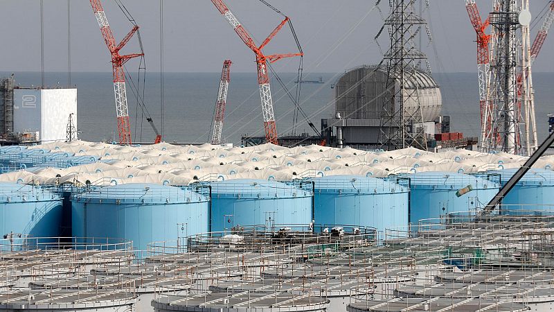 El gobierno de Japón decide verter al Pacífico el agua contaminada de la central de Fukushima