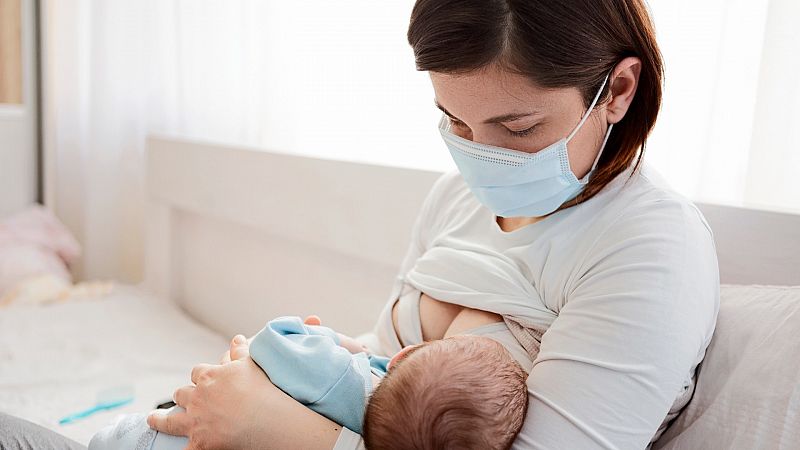 Las madres lactantes vacunadas con Pfizer transmiten anticuerpos a sus hijos
