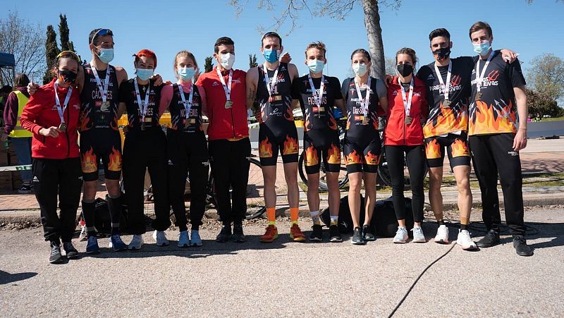 Diablillos de Rivas, la 'gran familia' que lidera el ranking del triatlón español