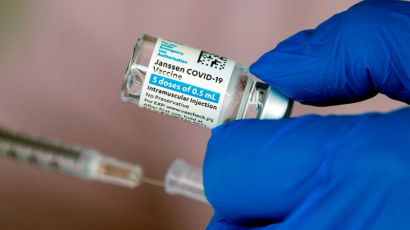 Sanidad esperará a la valoración de la EMA para administrar las vacunas de Janssen: "Vamos a ser prudentes"