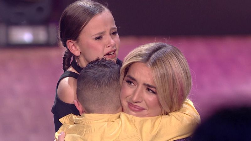 Lola Indigo entrega su primer Pase Directo a Aina