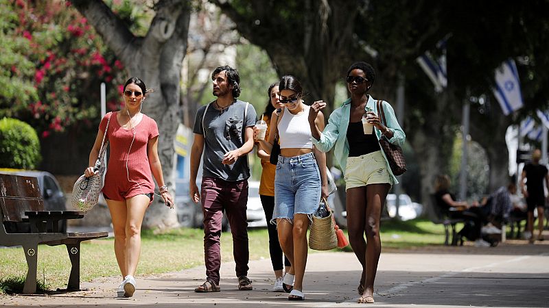 Israel se quita la mascarilla al aire libre y da un paso más hacia la normalidad