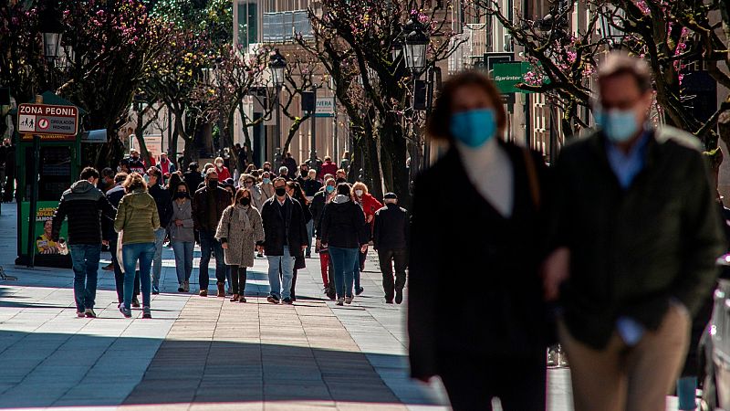 Los españoles, cada vez más favorables a acabar con el cambio horario y a legalizar la marihuana