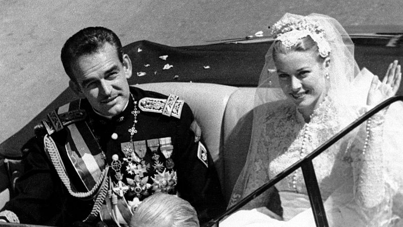 Grace Kelly y Rainiero de Mónaco tuvieron una boda de ensueño que olía a nardo, rosa, violeta e iris