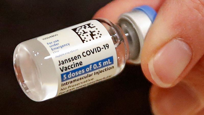 La EMA recomienda el uso de la vacuna de Janssen y califica de "muy raros" los casos de trombos