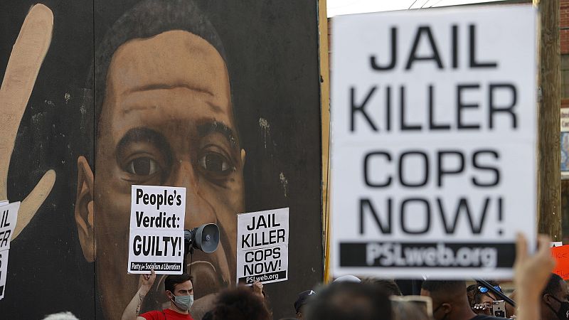 Biden anuncia reformas policiales para estar a "la altura del legado de Floyd" mientras EE.UU celebra el veredicto