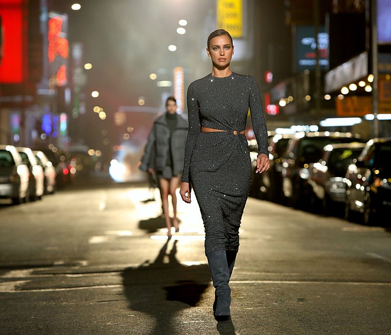 Irina Shayk, Bella Hadid, Ashley Graham y Naomi Campbell 'felicitan' a Michael Kors en su 40º aniversario