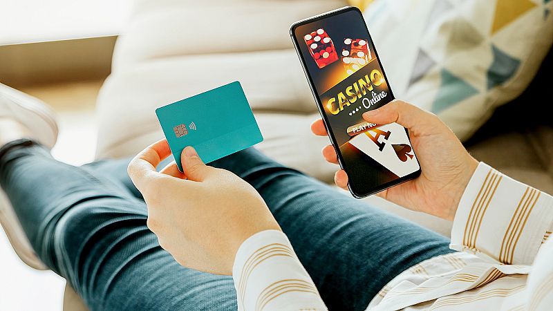 El juego 'online' sigue creciendo entre los jóvenes: "Incita mucho porque te dicen 'apuesta gratuita 5 euros'"