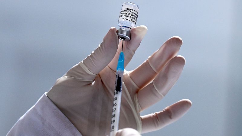 La Comisión Europea confía en vacunar al 70% de la población adulta en julio, a pesar de los retrasos