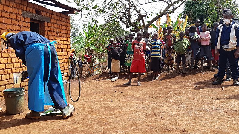 La efectiva técnica para prevenir la malaria en Burundi: insecticida de larga persistencia en los hogares