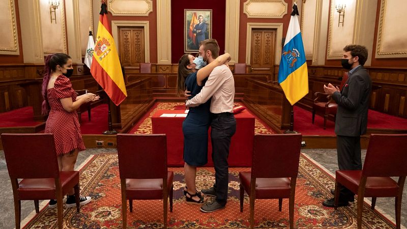 Bodas con mascarillas y sin baile: el 'boom' de casarse en 2021 tras el parón de la pandemia