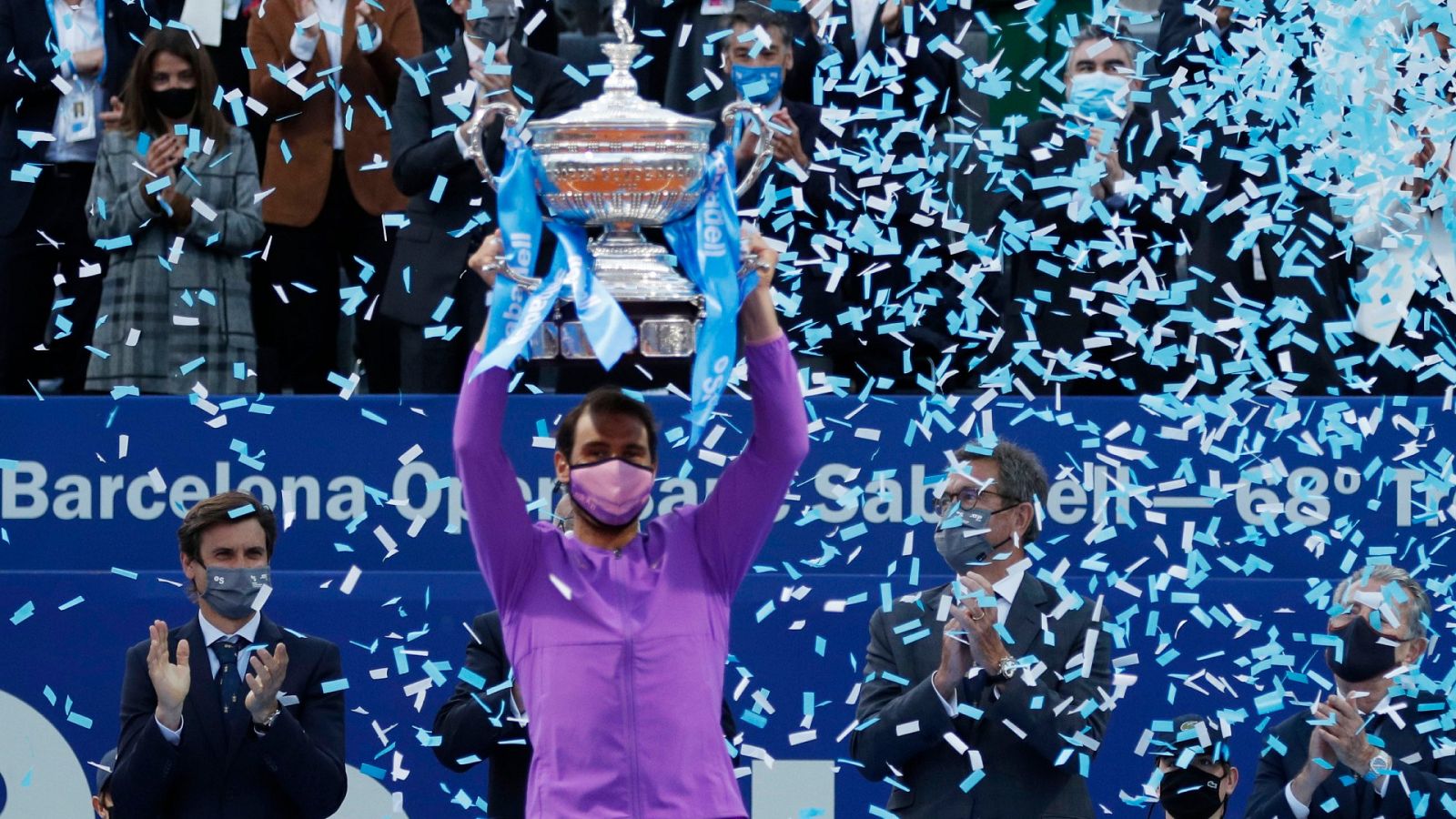 Rafa Nadal supera a un gran Tsitsipas y gana su 12º Godó | Ver