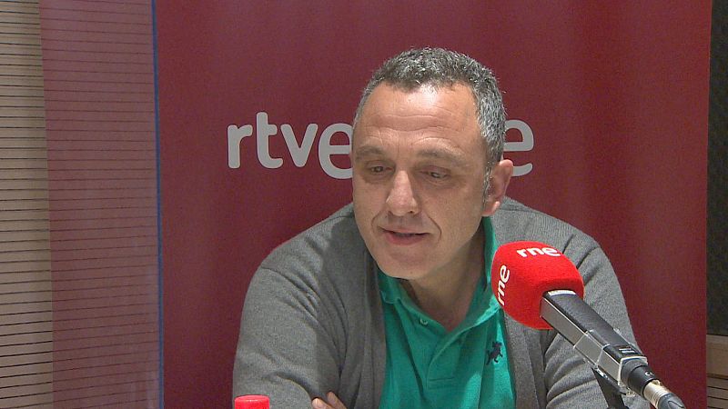 "Hay que reequilibrar los sectores productivos de Cantabria"