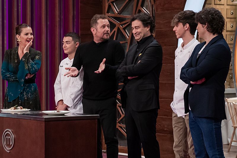 Mario y Manuel, ganadores de 'MasterChef Junior', regresan a las cocinas de 'MasterChef'