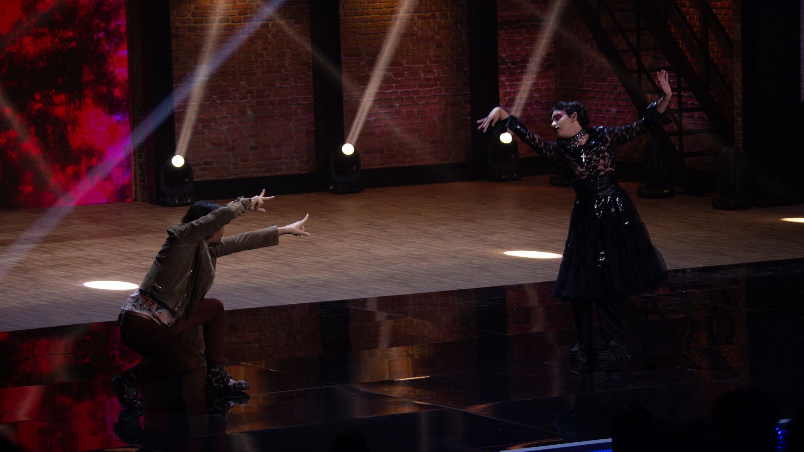 The Dancer - Rafa Méndez sale al escenario para bailar con Leandro