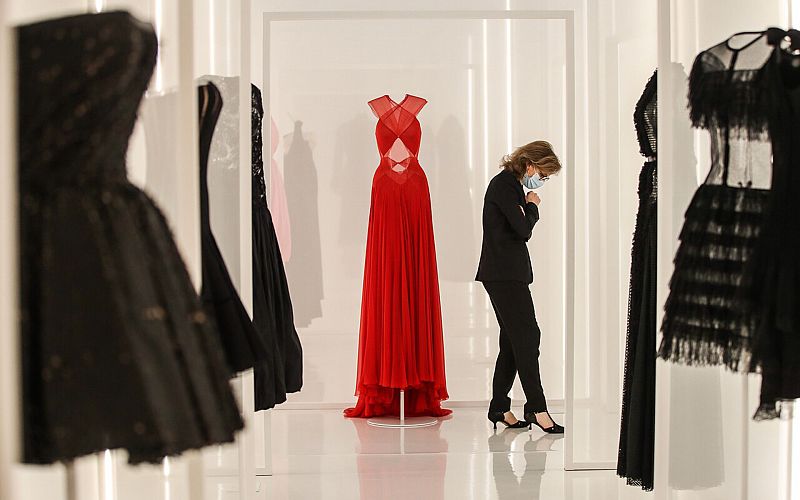 Cristóbal Balenciaga y Azzedine Alaïa, el encuentro más esperado, e inesperado, de la moda