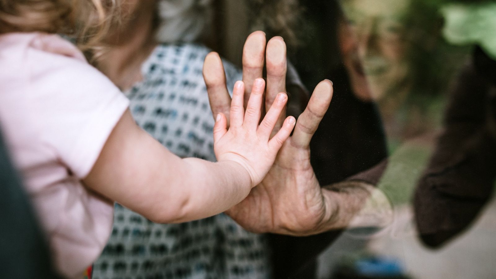 Las personas que cuidan (y no son profesionales) piden ser vacunadas - La hora de La 1 | Ver