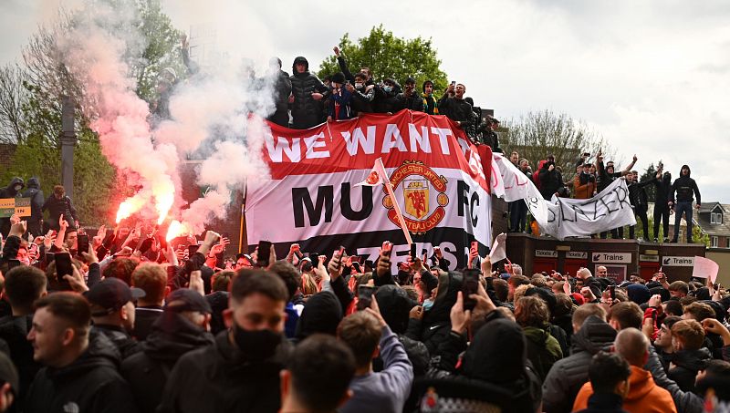 Aplazado el Manchester United-Liverpool tras las protestas de los aficionados